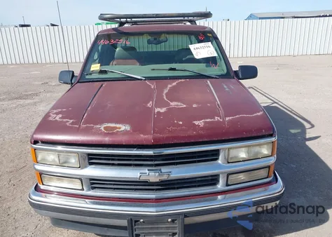 1998 Chevrolet C1500 Fleetside z USA, uszkodzony, nr VIN 2GCEC19R5W1151255